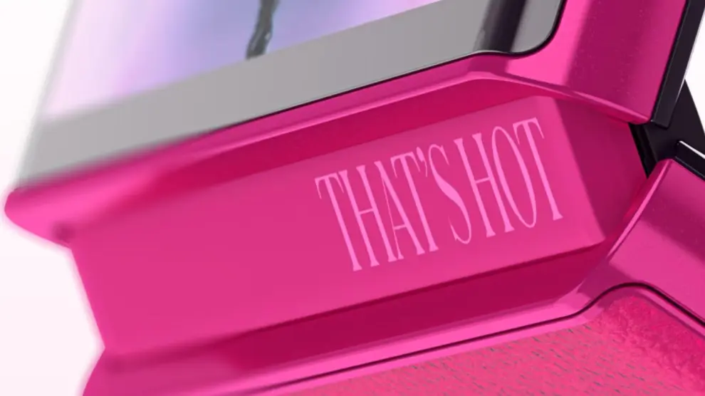 Parte trasera del móvil con la frase That's Hot